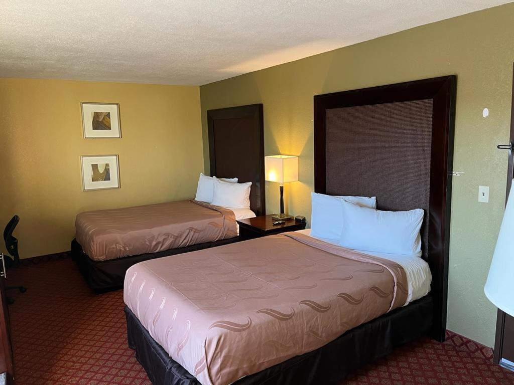 Hutchi Bell Hotel South Hutchinson Luaran gambar
